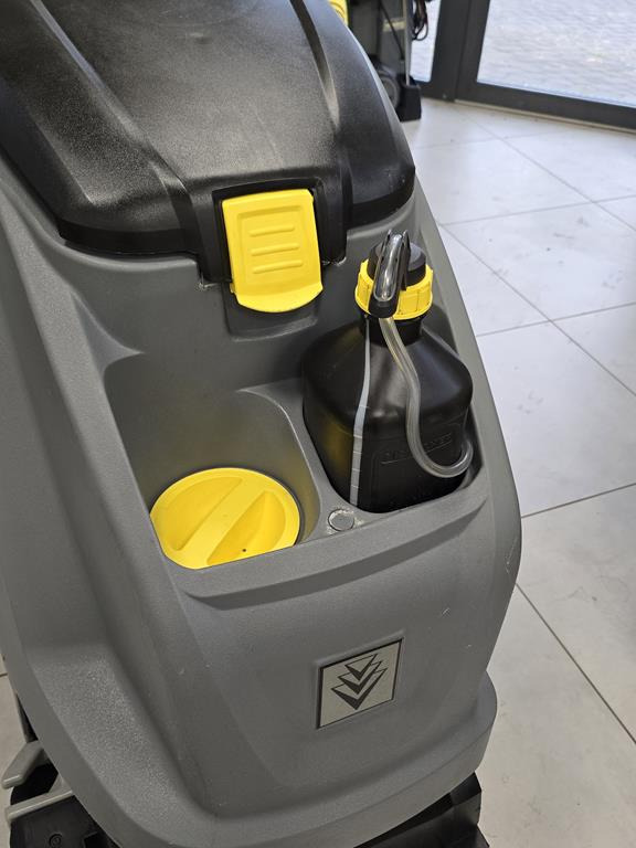 Perač podova KÄRCHER Szorowarka Karcher B40 C Bp + R55 Hako Nilfisk: slika Perač podova KÄRCHER Szorowarka Karcher B40 C Bp + R55 Hako Nilfisk