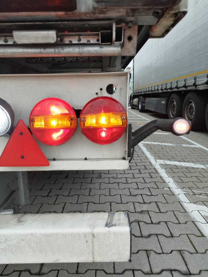 Novi Izotermna poluprikolica Schmitz Cargobull 3 axles  xLiftachse: slika Novi Izotermna poluprikolica Schmitz Cargobull 3 axles  xLiftachse