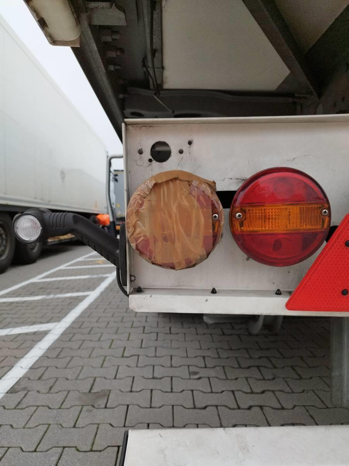 Novi Izotermna poluprikolica Schmitz Cargobull 3 axles  xLiftachse: slika Novi Izotermna poluprikolica Schmitz Cargobull 3 axles  xLiftachse