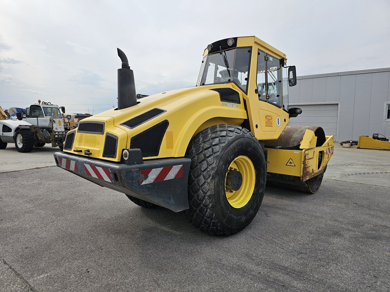 BOMAG BW213DH-4 BVC - Kompaktor: slika BOMAG BW213DH-4 BVC - Kompaktor BOMAG BW213DH-4 BVC - Kompaktor: slika BOMAG BW213DH-4 BVC - Kompaktor