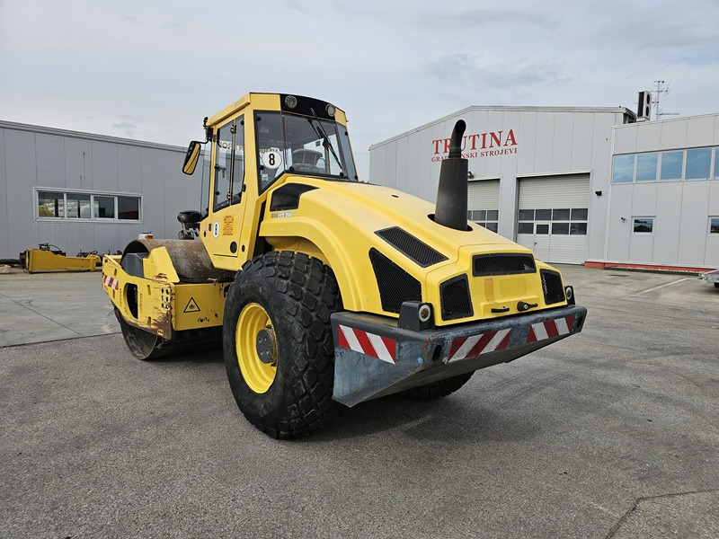 BOMAG BW213DH-4 BVC - Kompaktor: slika BOMAG BW213DH-4 BVC - Kompaktor BOMAG BW213DH-4 BVC - Kompaktor: slika BOMAG BW213DH-4 BVC - Kompaktor
