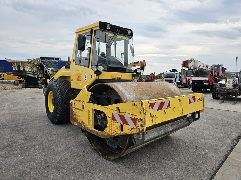 BOMAG BW213DH-4 BVC - Kompaktor: slika BOMAG BW213DH-4 BVC - Kompaktor BOMAG BW213DH-4 BVC - Kompaktor: slika BOMAG BW213DH-4 BVC - Kompaktor