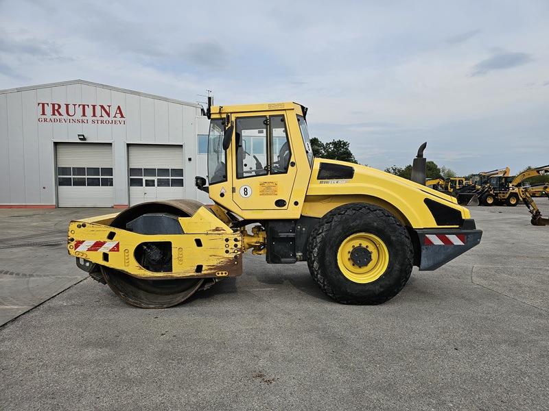 BOMAG BW213DH-4 BVC - Kompaktor: slika BOMAG BW213DH-4 BVC - Kompaktor BOMAG BW213DH-4 BVC - Kompaktor: slika BOMAG BW213DH-4 BVC - Kompaktor