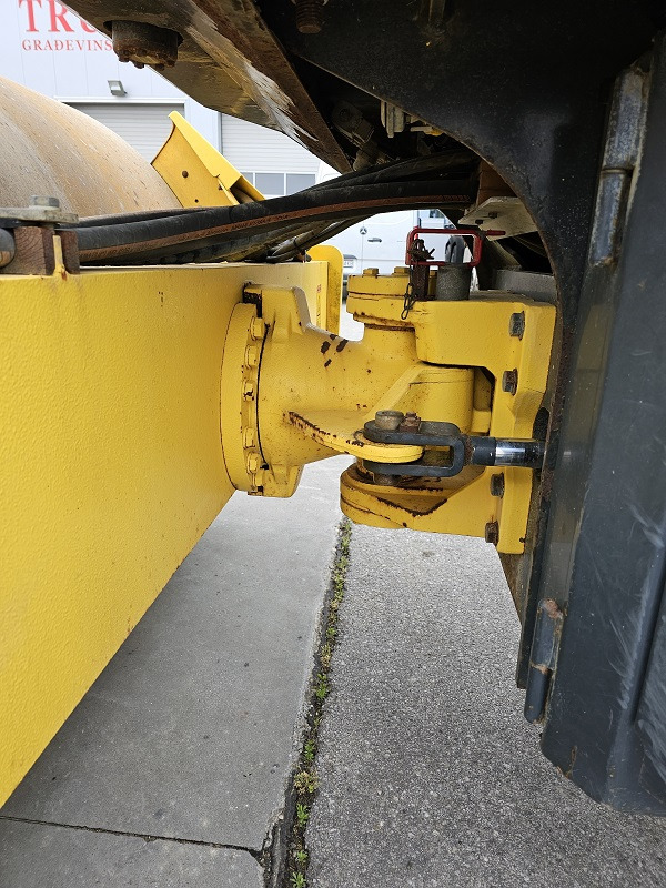 Zakup BOMAG BW213DH-4 BOMAG BW213DH-4: slika Zakup BOMAG BW213DH-4 BOMAG BW213DH-4