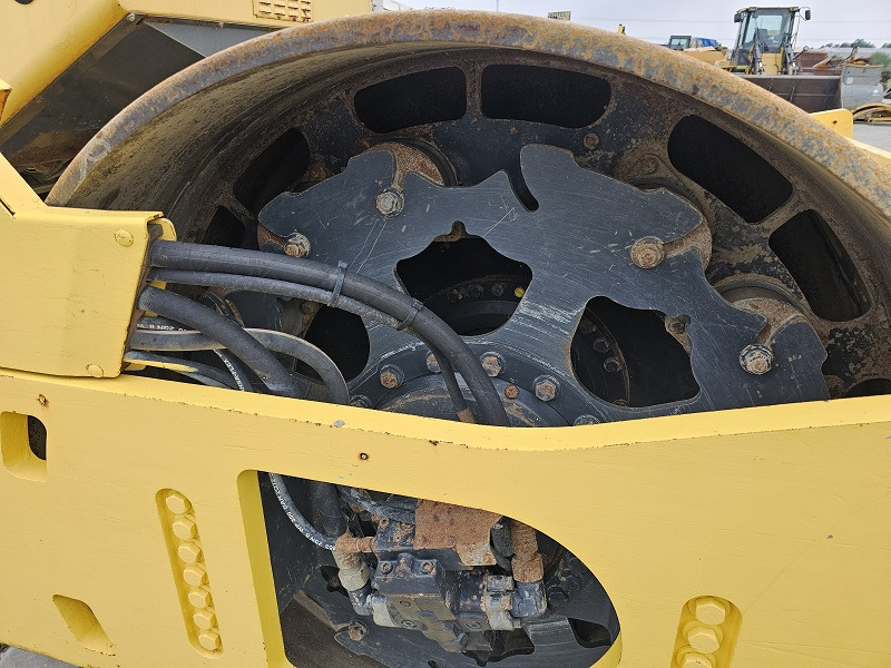 Zakup BOMAG BW213DH-4 BOMAG BW213DH-4: slika Zakup BOMAG BW213DH-4 BOMAG BW213DH-4