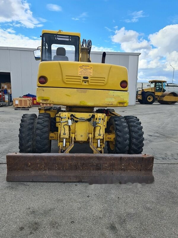 Komatsu PW110 - Bager na kotačima: slika Komatsu PW110 - Bager na kotačima Komatsu PW110 - Bager na kotačima: slika Komatsu PW110 - Bager na kotačima