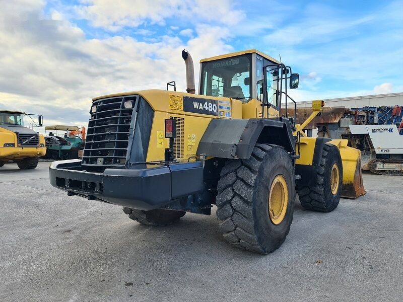 Komatsu WA480-5 - Utovarivač na kotačima: slika Komatsu WA480-5 - Utovarivač na kotačima Komatsu WA480-5 - Utovarivač na kotačima: slika Komatsu WA480-5 - Utovarivač na kotačima