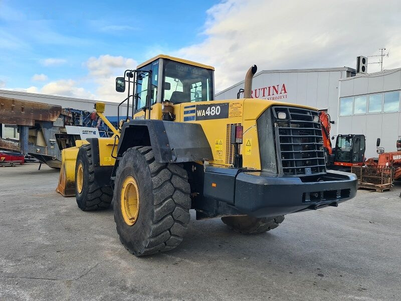 Komatsu WA480-5 - Utovarivač na kotačima: slika Komatsu WA480-5 - Utovarivač na kotačima Komatsu WA480-5 - Utovarivač na kotačima: slika Komatsu WA480-5 - Utovarivač na kotačima