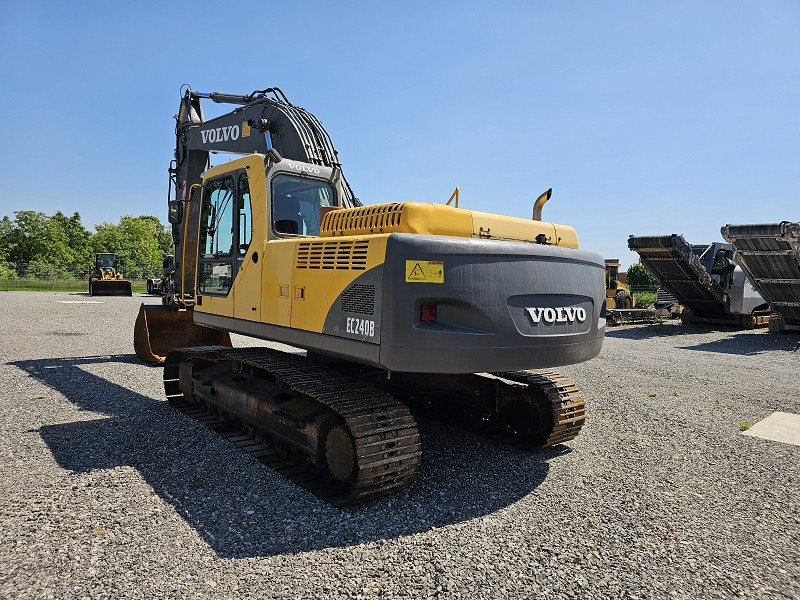 VOLVO EC240BNLC - Bager gusjeničar: slika VOLVO EC240BNLC - Bager gusjeničar VOLVO EC240BNLC - Bager gusjeničar: slika VOLVO EC240BNLC - Bager gusjeničar