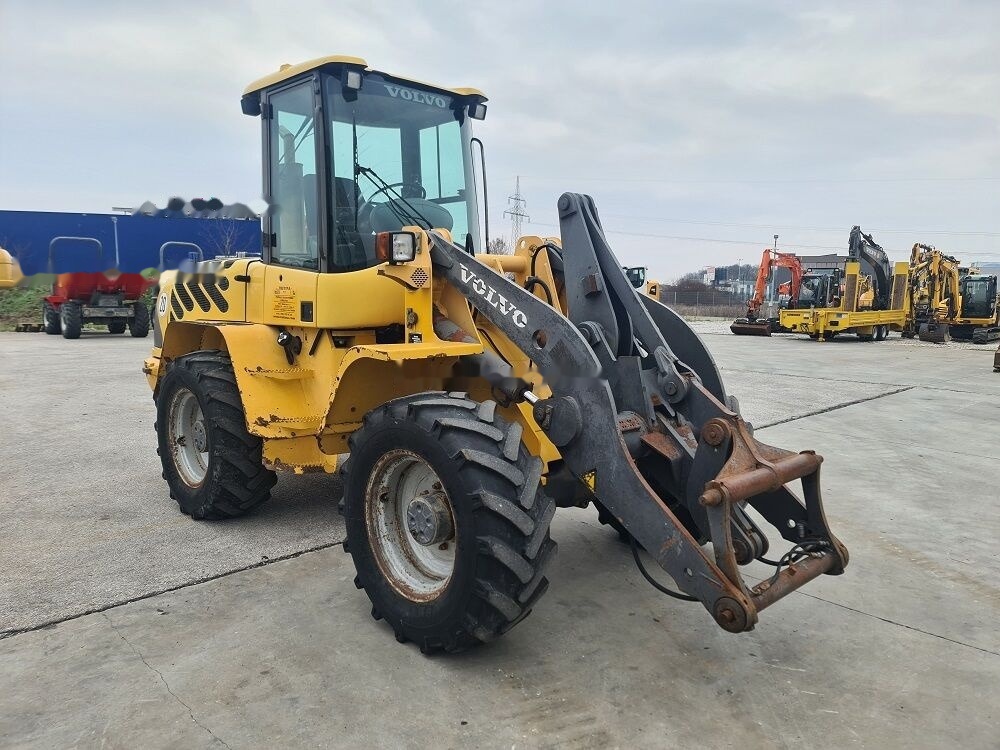Volvo L40B - Utovarivač na kotačima: slika Volvo L40B - Utovarivač na kotačima Volvo L40B - Utovarivač na kotačima: slika Volvo L40B - Utovarivač na kotačima