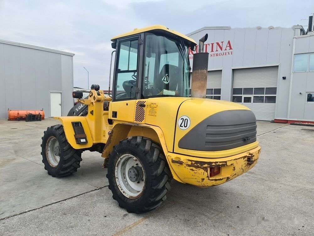 Volvo L40B - Utovarivač na kotačima: slika Volvo L40B - Utovarivač na kotačima Volvo L40B - Utovarivač na kotačima: slika Volvo L40B - Utovarivač na kotačima