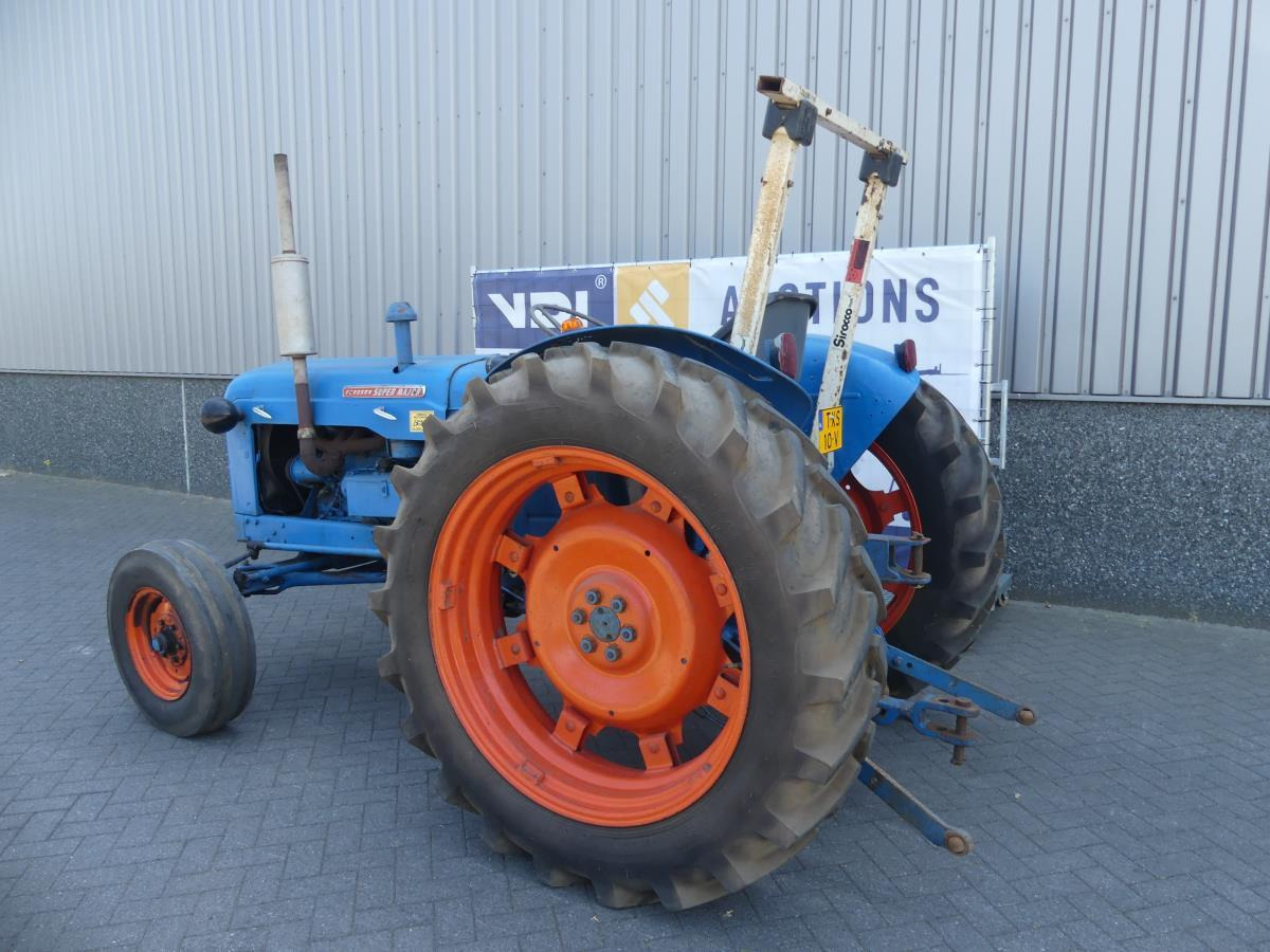 Fordson Major - Traktor: slika Fordson Major - Traktor Fordson Major - Traktor: slika Fordson Major - Traktor