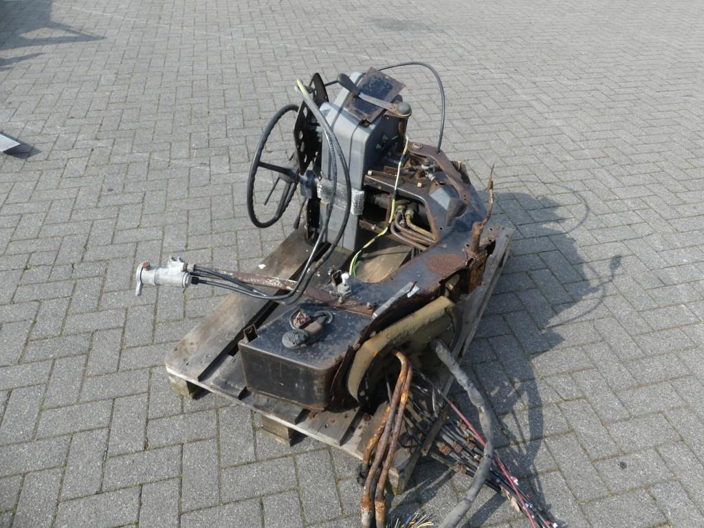 MB Trac seat console - Kabina i unutrašnjost za Poljoprivredni strojevi: slika MB Trac seat console - Kabina i unutrašnjost za Poljoprivredni strojevi MB Trac seat console - Kabina i unutrašnjost za Poljoprivredni strojevi: slika MB Trac seat console - Kabina i unutrašnjost za Poljoprivredni strojevi