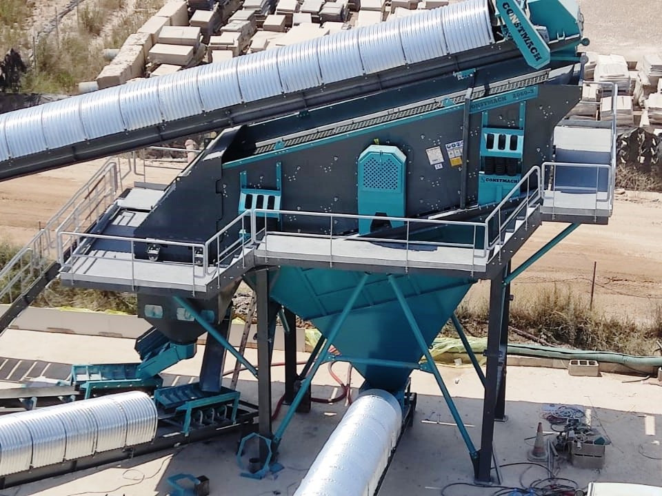 Constmach 140-180 Tph Vibrationssiebmaschine 2-3-4 Etappen 1800x5000 mm - Screener: slika Constmach 140-180 Tph Vibrationssiebmaschine 2-3-4 Etappen 1800x5000 mm - Screener Constmach 140-180 Tph Vibrationssiebmaschine 2-3-4 Etappen 1800x5000 mm - Screener: slika Constmach 140-180 Tph Vibrationssiebmaschine 2-3-4 Etappen 1800x5000 mm - Screener