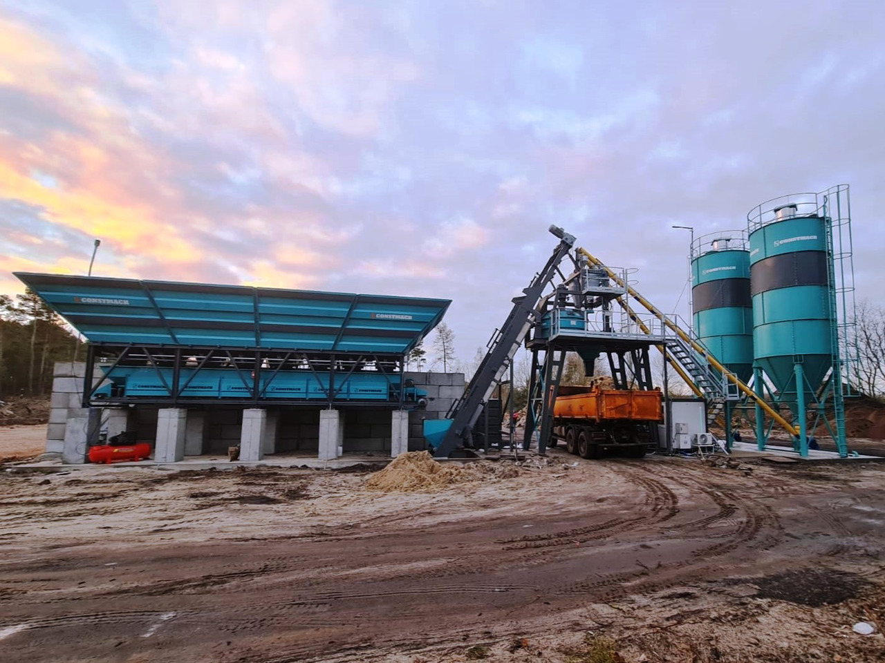 Constmach 60 m³/h Compact Concrete Batching Plant - Betonara: slika Constmach 60 m³/h Compact Concrete Batching Plant - Betonara Constmach 60 m³/h Compact Concrete Batching Plant - Betonara: slika Constmach 60 m³/h Compact Concrete Batching Plant - Betonara