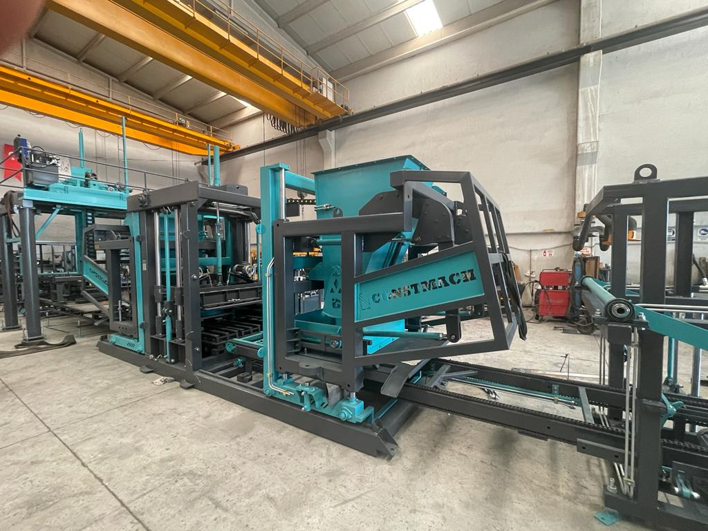 Constmach Machine à Fabriquer des Briquettes BS-42 (Machine à Fabriquer des Blocs de Béton) - Stroj za betonske blokove: slika Constmach Machine à Fabriquer des Briquettes BS-42 (Machine à Fabriquer des Blocs de Béton) - Stroj za betonske blokove Constmach Machine à Fabriquer des Briquettes BS-42 (Machine à Fabriquer des Blocs de Béton) - Stroj za betonske blokove: slika Constmach Machine à Fabriquer des Briquettes BS-42 (Machine à Fabriquer des Blocs de Béton) - Stroj za betonske blokove