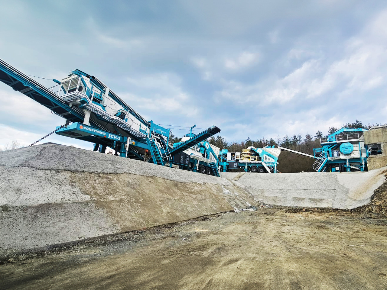 Constmach Mobile Impact Crushing Station With A Production Capacity Of 300 Tons - Mobilna drobilica: slika Constmach Mobile Impact Crushing Station With A Production Capacity Of 300 Tons - Mobilna drobilica Constmach Mobile Impact Crushing Station With A Production Capacity Of 300 Tons - Mobilna drobilica: slika Constmach Mobile Impact Crushing Station With A Production Capacity Of 300 Tons - Mobilna drobilica