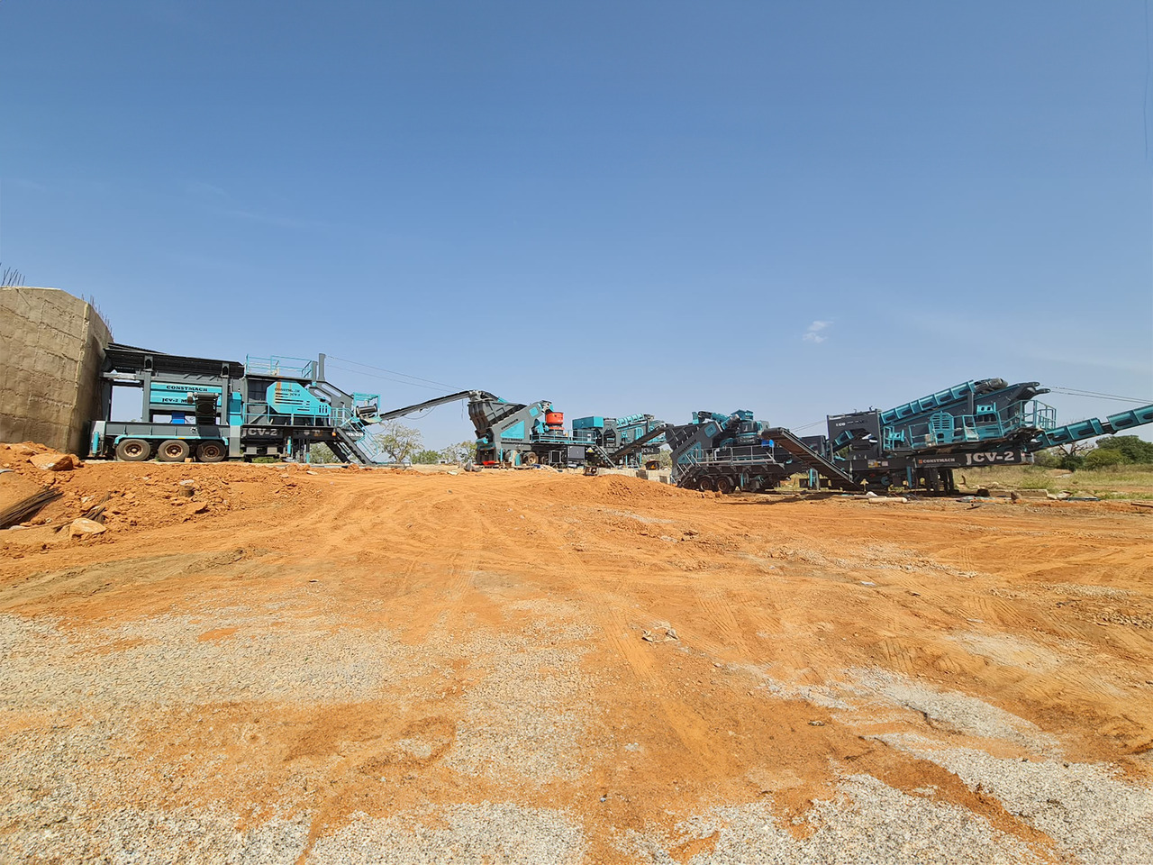 Constmach Mobile Stone Crushing Plant With A Capacity Of 150 T/h Delivered From Stock - Mobilna drobilica: slika Constmach Mobile Stone Crushing Plant With A Capacity Of 150 T/h Delivered From Stock - Mobilna drobilica Constmach Mobile Stone Crushing Plant With A Capacity Of 150 T/h Delivered From Stock - Mobilna drobilica: slika Constmach Mobile Stone Crushing Plant With A Capacity Of 150 T/h Delivered From Stock - Mobilna drobilica