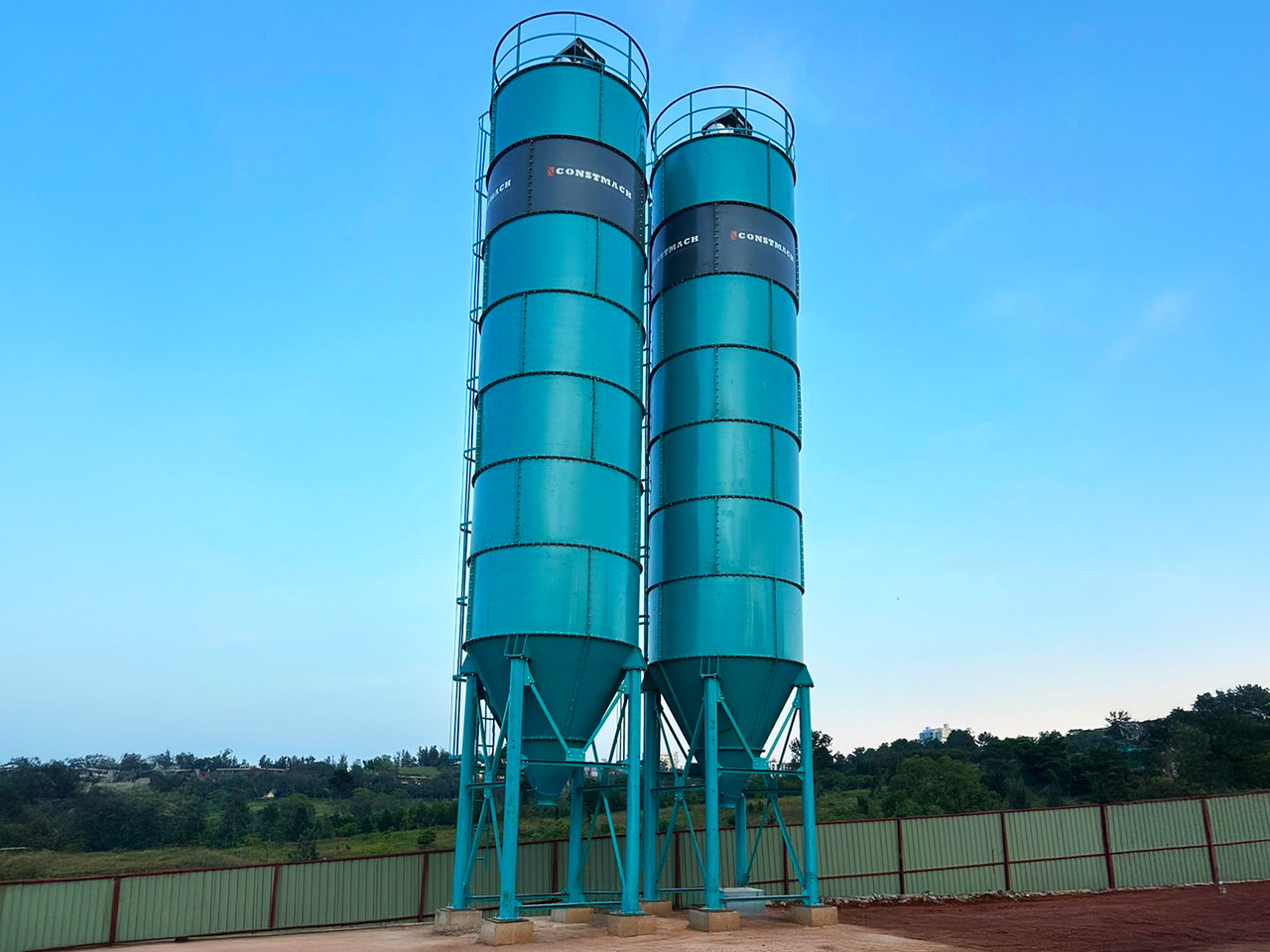 Constmach Silo à Ciment d'une Capacité de 100 Tonnes - Silos za cement: slika Constmach Silo à Ciment d'une Capacité de 100 Tonnes - Silos za cement Constmach Silo à Ciment d'une Capacité de 100 Tonnes - Silos za cement: slika Constmach Silo à Ciment d'une Capacité de 100 Tonnes - Silos za cement