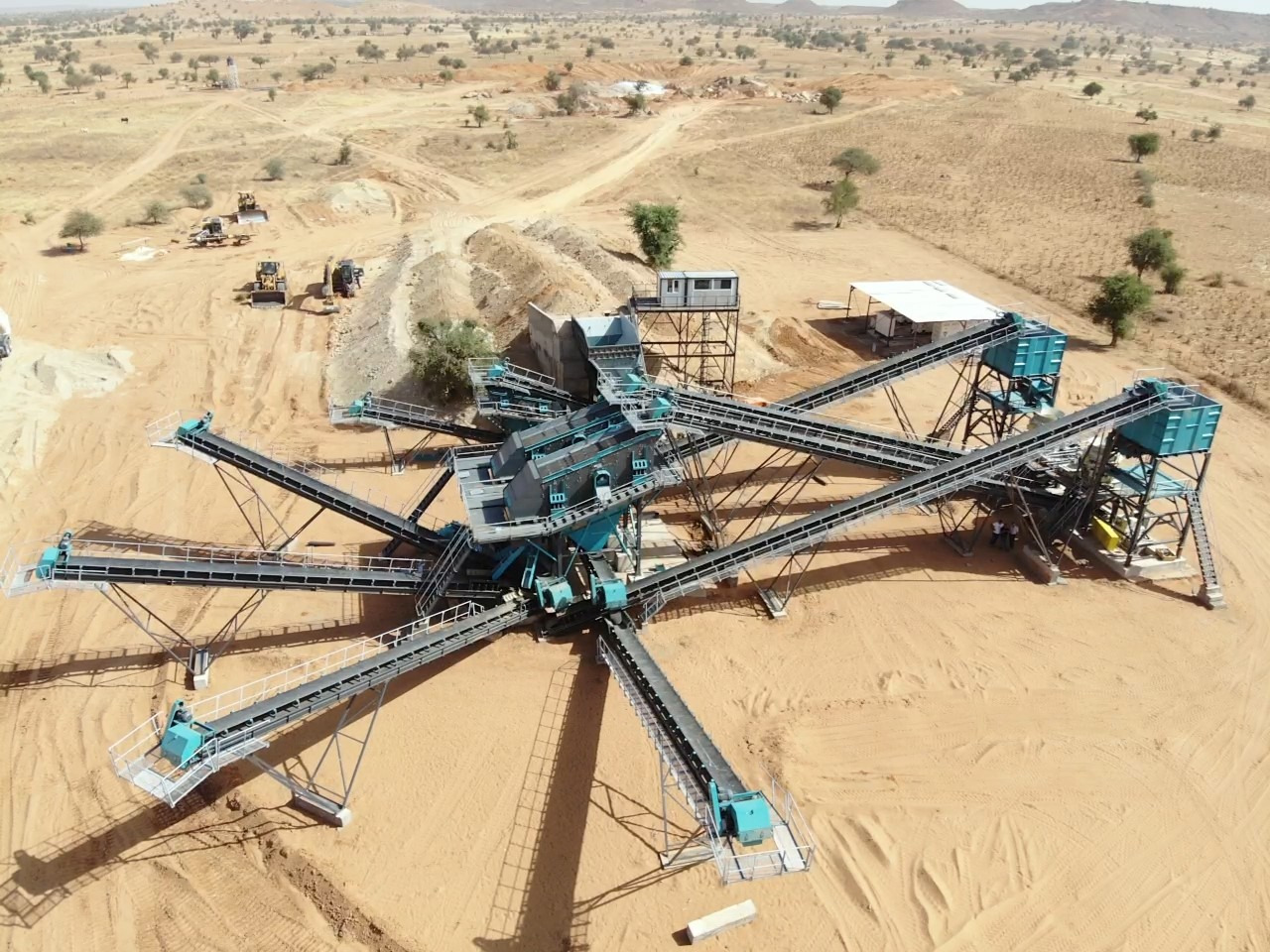 Constmach Stationäre Basalt Steinbrechanlage 250-300 t/h - Drobilica: slika Constmach Stationäre Basalt Steinbrechanlage 250-300 t/h - Drobilica Constmach Stationäre Basalt Steinbrechanlage 250-300 t/h - Drobilica: slika Constmach Stationäre Basalt Steinbrechanlage 250-300 t/h - Drobilica