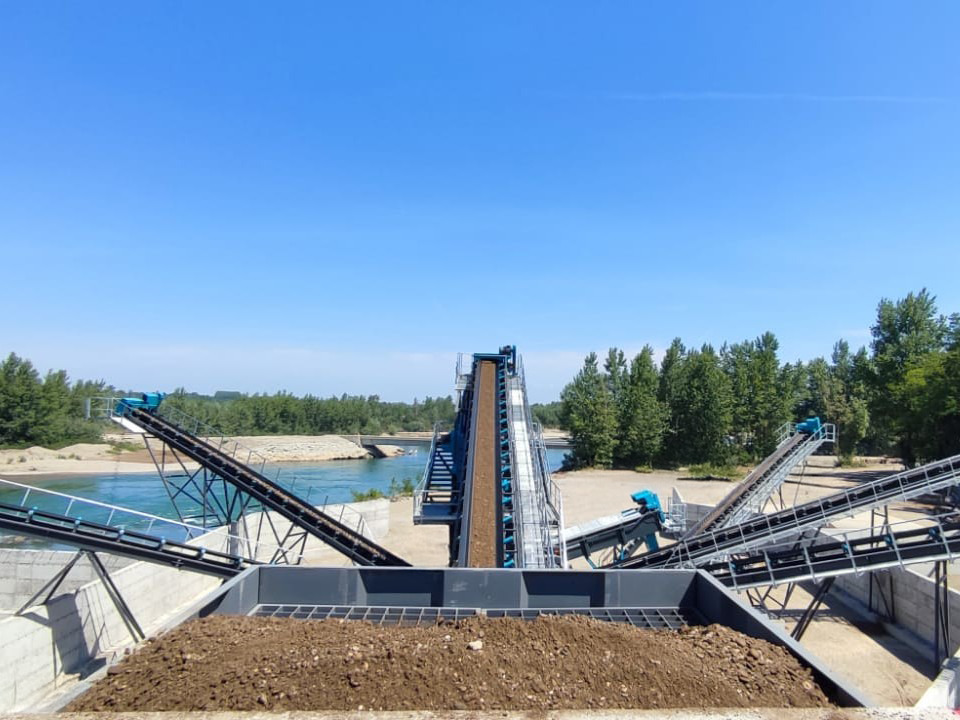 Constmach Stationäre Sand- und Kieswasch- und Siebanlage - Screener: slika Constmach Stationäre Sand- und Kieswasch- und Siebanlage - Screener Constmach Stationäre Sand- und Kieswasch- und Siebanlage - Screener: slika Constmach Stationäre Sand- und Kieswasch- und Siebanlage - Screener