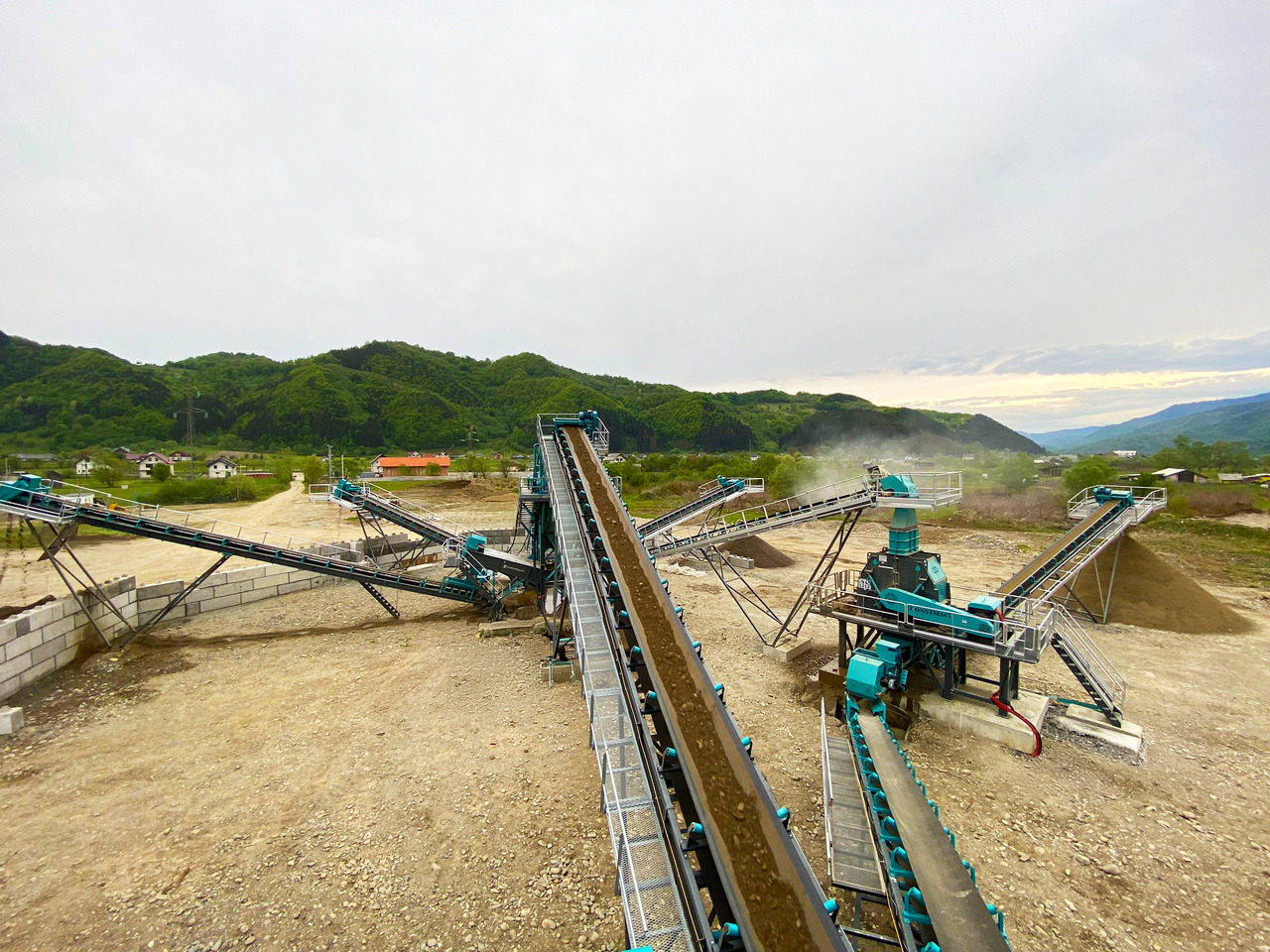 Constmach Stationäre Wasch- und Siebanlagen (Sand-, Kies-, Schotter Wäsche und -siebung) - Screener: slika Constmach Stationäre Wasch- und Siebanlagen (Sand-, Kies-, Schotter Wäsche und -siebung) - Screener Constmach Stationäre Wasch- und Siebanlagen (Sand-, Kies-, Schotter Wäsche und -siebung) - Screener: slika Constmach Stationäre Wasch- und Siebanlagen (Sand-, Kies-, Schotter Wäsche und -siebung) - Screener