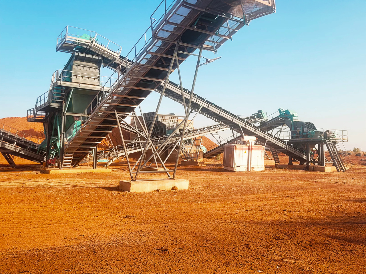 Constmach Stationary Stone Crushing and Screening Plant 50 to 1,000 TPH - Drobilica: slika Constmach Stationary Stone Crushing and Screening Plant 50 to 1,000 TPH - Drobilica Constmach Stationary Stone Crushing and Screening Plant 50 to 1,000 TPH - Drobilica: slika Constmach Stationary Stone Crushing and Screening Plant 50 to 1,000 TPH - Drobilica