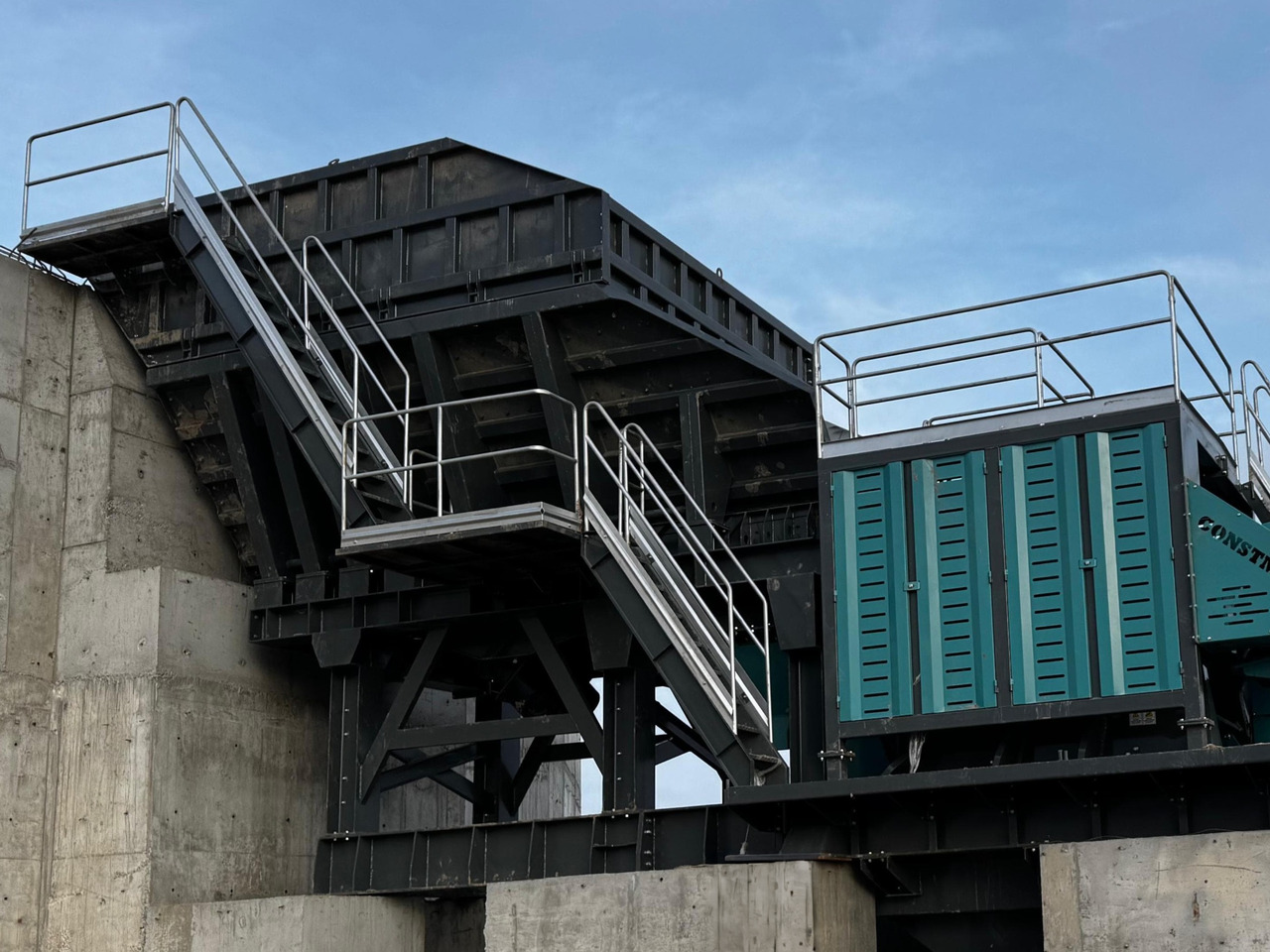Constmach Vibrating Bunker Feeder In Capacities From 80 To 500 Tons - Rudarski strojevi: slika Constmach Vibrating Bunker Feeder In Capacities From 80 To 500 Tons - Rudarski strojevi Constmach Vibrating Bunker Feeder In Capacities From 80 To 500 Tons - Rudarski strojevi: slika Constmach Vibrating Bunker Feeder In Capacities From 80 To 500 Tons - Rudarski strojevi