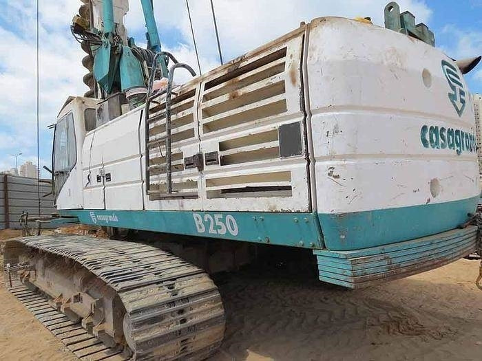 Casagrande B250 - Platforma za bušenje: slika Casagrande B250 - Platforma za bušenje Casagrande B250 - Platforma za bušenje: slika Casagrande B250 - Platforma za bušenje
