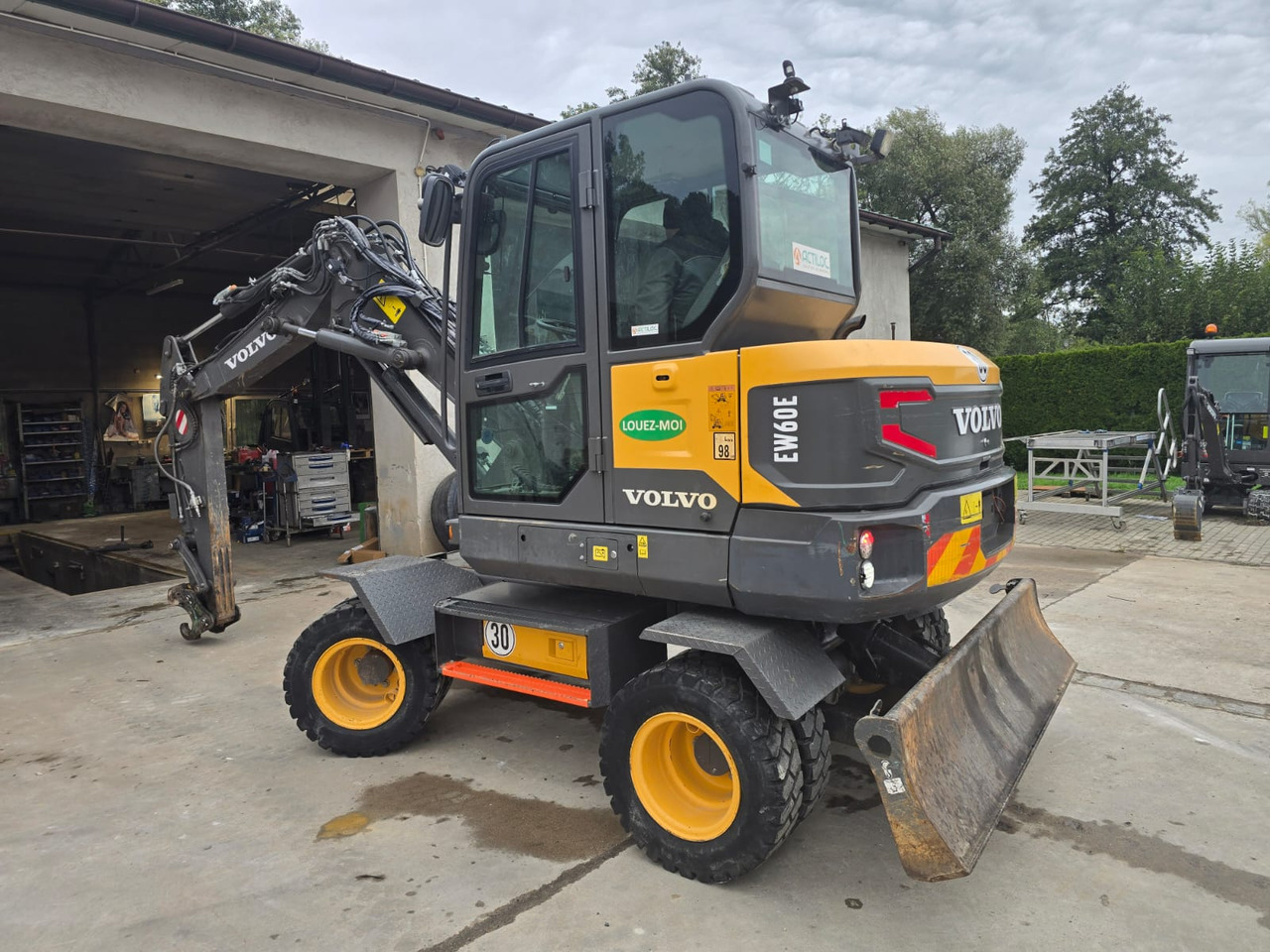 VOLVO EW 60E - Bager na kotačima: slika VOLVO EW 60E - Bager na kotačima VOLVO EW 60E - Bager na kotačima: slika VOLVO EW 60E - Bager na kotačima