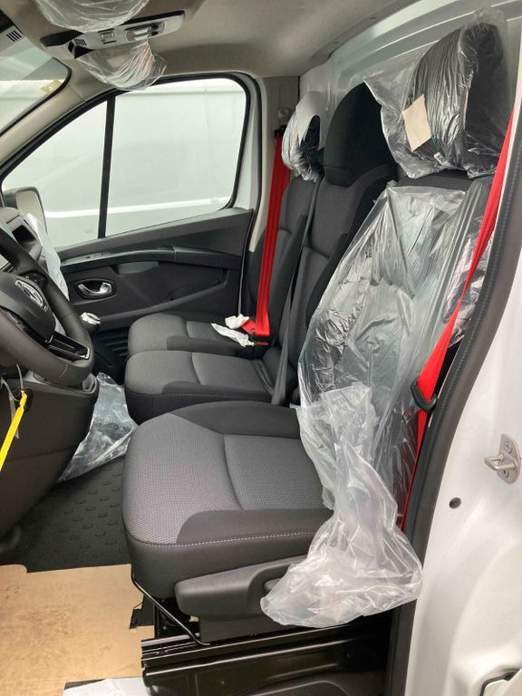 Mali kombi Renault TRAFIC RED VAN FWD E6  L2H1: slika Mali kombi Renault TRAFIC RED VAN FWD E6  L2H1