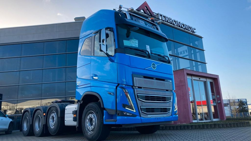 Volvo FH16 750 XL 8x4 Tridem*100T*Kriechgänge*Retarder - Tegljač: slika Volvo FH16 750 XL 8x4 Tridem*100T*Kriechgänge*Retarder - Tegljač Volvo FH16 750 XL 8x4 Tridem*100T*Kriechgänge*Retarder - Tegljač: slika Volvo FH16 750 XL 8x4 Tridem*100T*Kriechgänge*Retarder - Tegljač