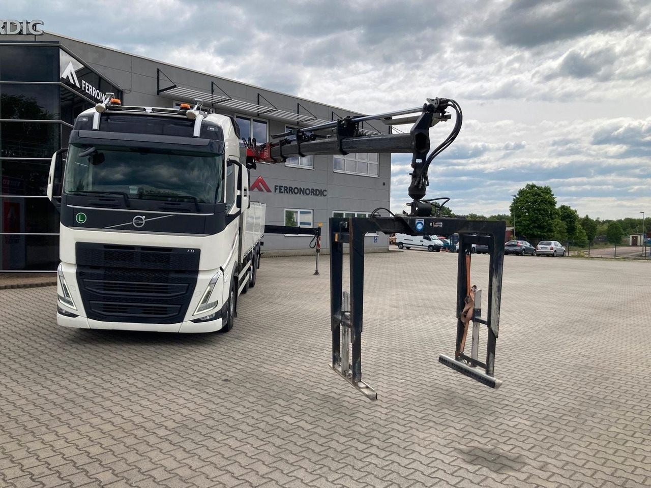 Volvo FH460 8x2 TRIDEM VLA&NLA gelenkt*FASSI F215AS.24 - Kamion s kranom: slika Volvo FH460 8x2 TRIDEM VLA&NLA gelenkt*FASSI F215AS.24 - Kamion s kranom Volvo FH460 8x2 TRIDEM VLA&NLA gelenkt*FASSI F215AS.24 - Kamion s kranom: slika Volvo FH460 8x2 TRIDEM VLA&NLA gelenkt*FASSI F215AS.24 - Kamion s kranom