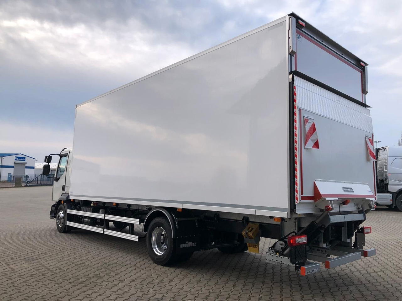 Volvo FL16.280  VollLuft*LBW *Carrier Supra850*a.Miete - Kamion hladnjača: slika  Volvo FL16.280  VollLuft*LBW *Carrier Supra850*a.Miete - Kamion hladnjača Volvo FL16.280  VollLuft*LBW *Carrier Supra850*a.Miete - Kamion hladnjača: slika  Volvo FL16.280  VollLuft*LBW *Carrier Supra850*a.Miete - Kamion hladnjača