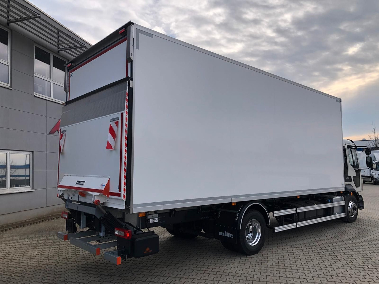 Volvo FL16.280  VollLuft*LBW *Carrier Supra850*a.Miete - Kamion hladnjača: slika  Volvo FL16.280  VollLuft*LBW *Carrier Supra850*a.Miete - Kamion hladnjača Volvo FL16.280  VollLuft*LBW *Carrier Supra850*a.Miete - Kamion hladnjača: slika  Volvo FL16.280  VollLuft*LBW *Carrier Supra850*a.Miete - Kamion hladnjača