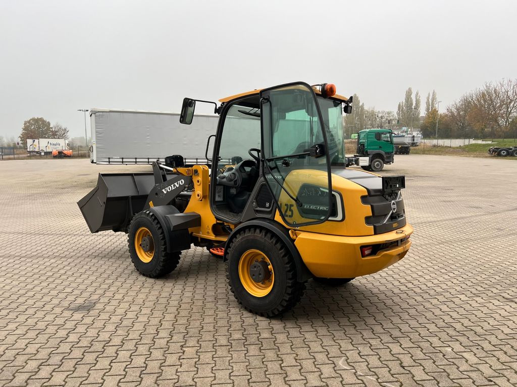 Volvo JL25H Electric *Auch Miete - Utovarivač na kotačima: slika Volvo JL25H Electric *Auch Miete - Utovarivač na kotačima Volvo JL25H Electric *Auch Miete - Utovarivač na kotačima: slika Volvo JL25H Electric *Auch Miete - Utovarivač na kotačima
