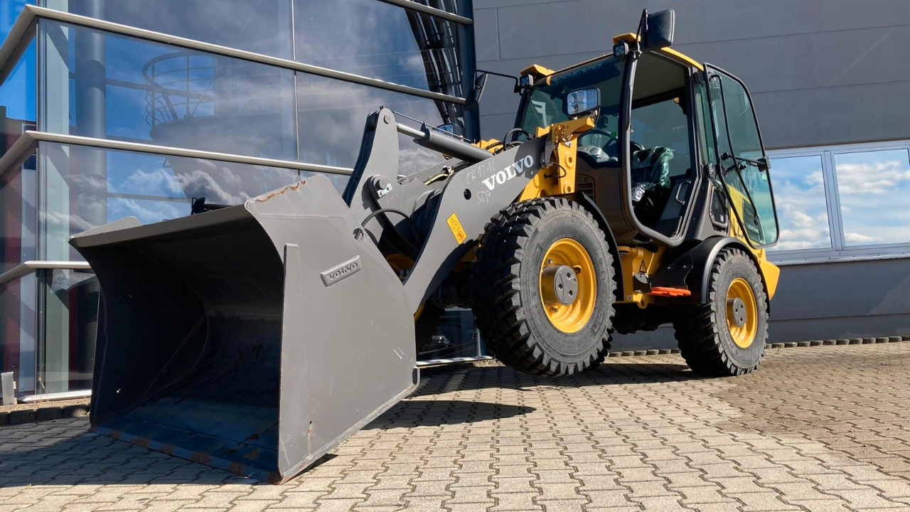 Volvo JL25H Electric *Auch Miete Volvo L25 Electric *Auch Miete*Neuzustand+22+14 kW - Utovarivač na kotačima: slika Volvo JL25H Electric *Auch Miete Volvo L25 Electric *Auch Miete*Neuzustand+22+14 kW - Utovarivač na kotačima Volvo JL25H Electric *Auch Miete Volvo L25 Electric *Auch Miete*Neuzustand+22+14 kW - Utovarivač na kotačima: slika Volvo JL25H Electric *Auch Miete Volvo L25 Electric *Auch Miete*Neuzustand+22+14 kW - Utovarivač na kotačima