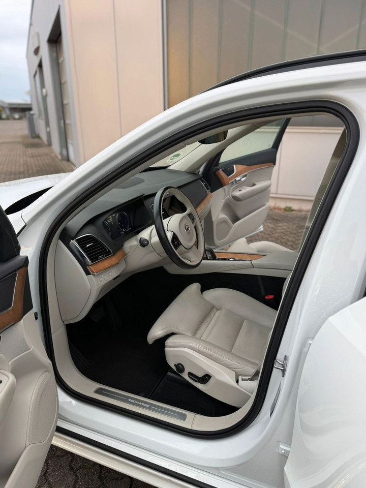 Volvo XC 90 T8 R-Des. Exp. Rech. Pl.-In Hybr. AWD 7-S. - SUV: slika Volvo XC 90 T8 R-Des. Exp. Rech. Pl.-In Hybr. AWD 7-S. - SUV Volvo XC 90 T8 R-Des. Exp. Rech. Pl.-In Hybr. AWD 7-S. - SUV: slika Volvo XC 90 T8 R-Des. Exp. Rech. Pl.-In Hybr. AWD 7-S. - SUV