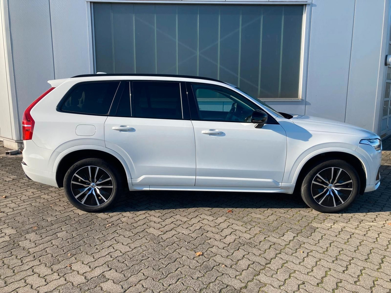 Volvo XC 90 T8 R-Des. Exp. Rech. Pl.-In Hybr. AWD 7-S. - SUV: slika Volvo XC 90 T8 R-Des. Exp. Rech. Pl.-In Hybr. AWD 7-S. - SUV Volvo XC 90 T8 R-Des. Exp. Rech. Pl.-In Hybr. AWD 7-S. - SUV: slika Volvo XC 90 T8 R-Des. Exp. Rech. Pl.-In Hybr. AWD 7-S. - SUV