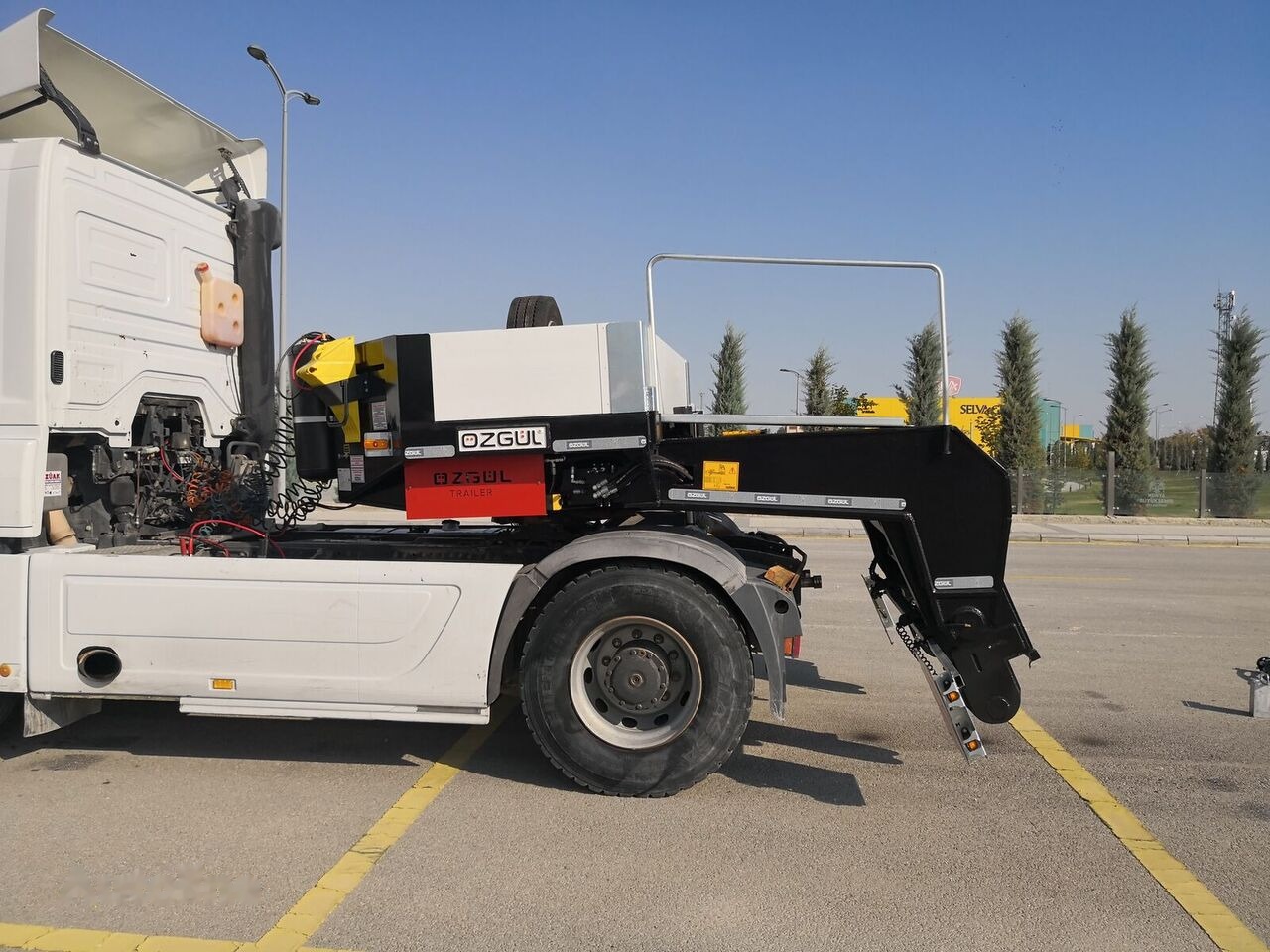 Özgül 2 AXLE LOW LOADER SEMI TRAILER - Poluprikolica s niskim utovarivačem: slika Özgül 2 AXLE LOW LOADER SEMI TRAILER - Poluprikolica s niskim utovarivačem Özgül 2 AXLE LOW LOADER SEMI TRAILER - Poluprikolica s niskim utovarivačem: slika Özgül 2 AXLE LOW LOADER SEMI TRAILER - Poluprikolica s niskim utovarivačem