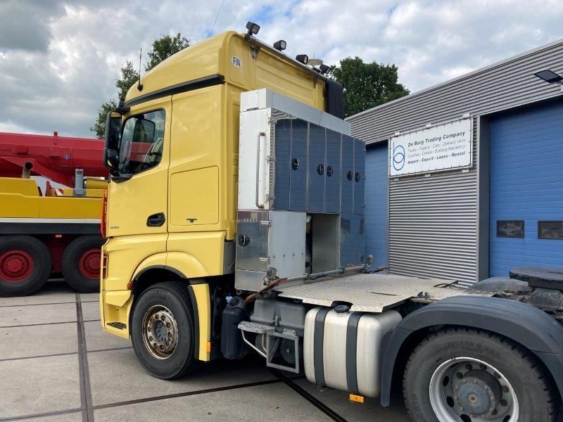 Mercedes-Benz Actros 3351 6x4 - Tegljač: slika Mercedes-Benz Actros 3351 6x4 - Tegljač Mercedes-Benz Actros 3351 6x4 - Tegljač: slika Mercedes-Benz Actros 3351 6x4 - Tegljač
