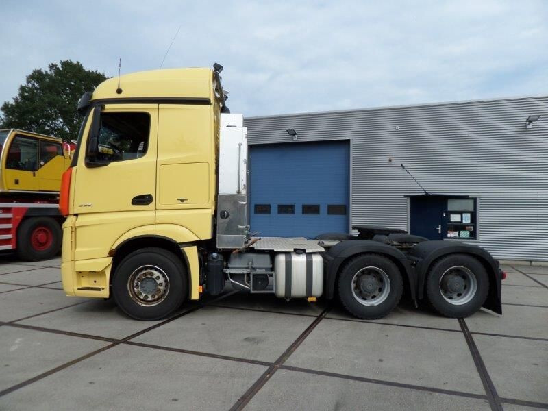 Mercedes-Benz Actros 3351 6x4 - Tegljač: slika Mercedes-Benz Actros 3351 6x4 - Tegljač Mercedes-Benz Actros 3351 6x4 - Tegljač: slika Mercedes-Benz Actros 3351 6x4 - Tegljač