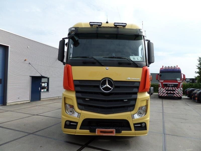 Mercedes-Benz Actros 3351 6x4 - Tegljač: slika Mercedes-Benz Actros 3351 6x4 - Tegljač Mercedes-Benz Actros 3351 6x4 - Tegljač: slika Mercedes-Benz Actros 3351 6x4 - Tegljač