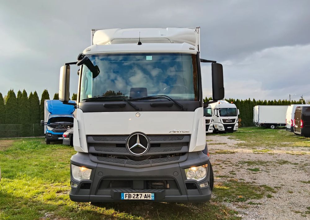 Mercedes-Benz Antos - Kamion hladnjača: slika Mercedes-Benz Antos - Kamion hladnjača Mercedes-Benz Antos - Kamion hladnjača: slika Mercedes-Benz Antos - Kamion hladnjača