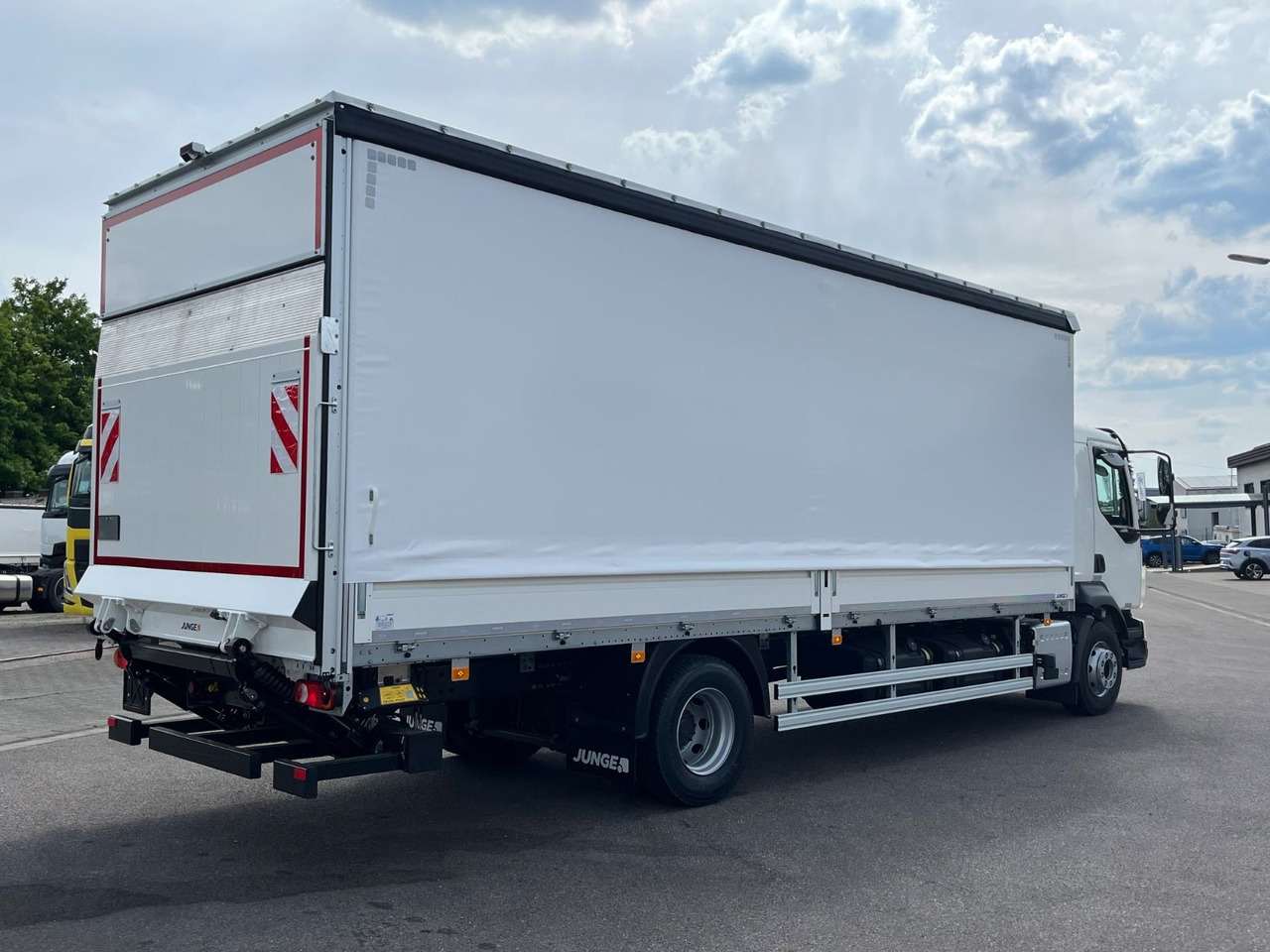 Volvo FL 14.245 Junge Schiebeplanenaufbau LBW - Kamion s ceradom: slika Volvo FL 14.245 Junge Schiebeplanenaufbau LBW - Kamion s ceradom Volvo FL 14.245 Junge Schiebeplanenaufbau LBW - Kamion s ceradom: slika Volvo FL 14.245 Junge Schiebeplanenaufbau LBW - Kamion s ceradom