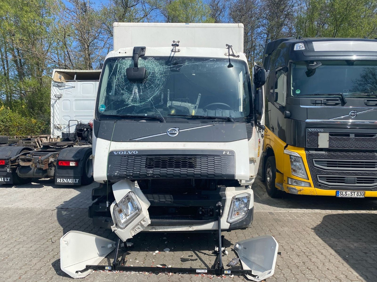 Volvo FL 16.280 Koffer Unfallschaden - Kamion sandučar: slika Volvo FL 16.280 Koffer Unfallschaden - Kamion sandučar Volvo FL 16.280 Koffer Unfallschaden - Kamion sandučar: slika Volvo FL 16.280 Koffer Unfallschaden - Kamion sandučar