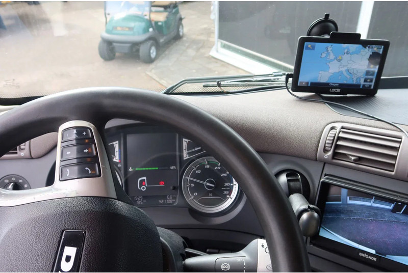 DAF CF 290 Bak+Klep Dhollandia 2.000 kg - Kamion sandučar: slika DAF CF 290 Bak+Klep Dhollandia 2.000 kg - Kamion sandučar DAF CF 290 Bak+Klep Dhollandia 2.000 kg - Kamion sandučar: slika DAF CF 290 Bak+Klep Dhollandia 2.000 kg - Kamion sandučar