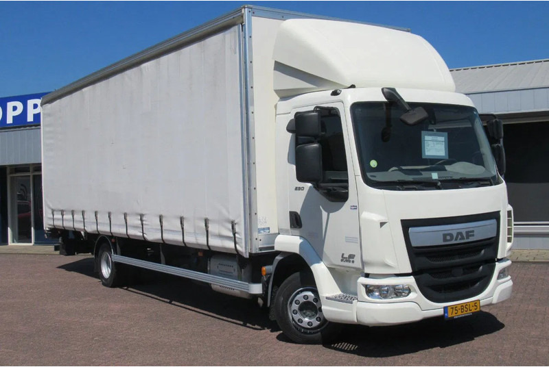 DAF LF 250 250 bak + klep + schuifzeil E6 - Kamion s ceradom: slika DAF LF 250 250 bak + klep + schuifzeil E6 - Kamion s ceradom DAF LF 250 250 bak + klep + schuifzeil E6 - Kamion s ceradom: slika DAF LF 250 250 bak + klep + schuifzeil E6 - Kamion s ceradom