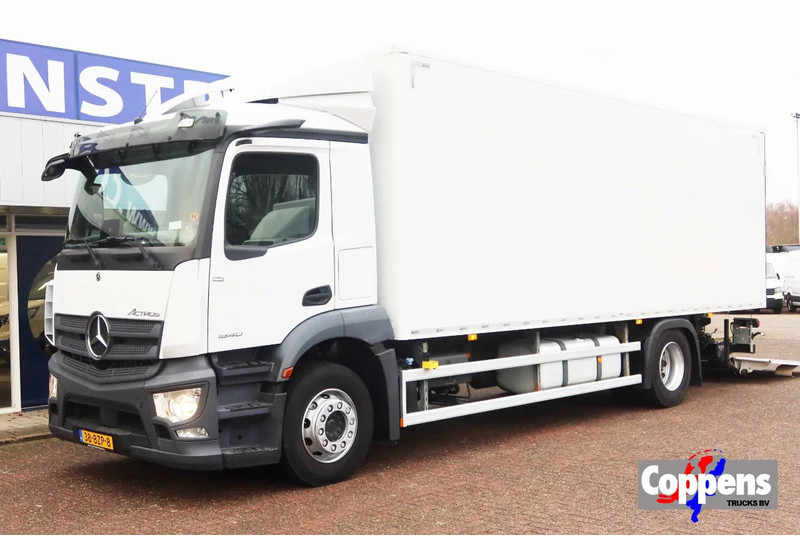 Mercedes-Benz Actros 1840 L Bakwagen + Bar klep 2000 KG + Geïsoleerde bak - Kamion sandučar: slika Mercedes-Benz Actros 1840 L Bakwagen + Bar klep 2000 KG + Geïsoleerde bak - Kamion sandučar Mercedes-Benz Actros 1840 L Bakwagen + Bar klep 2000 KG + Geïsoleerde bak - Kamion sandučar: slika Mercedes-Benz Actros 1840 L Bakwagen + Bar klep 2000 KG + Geïsoleerde bak - Kamion sandučar