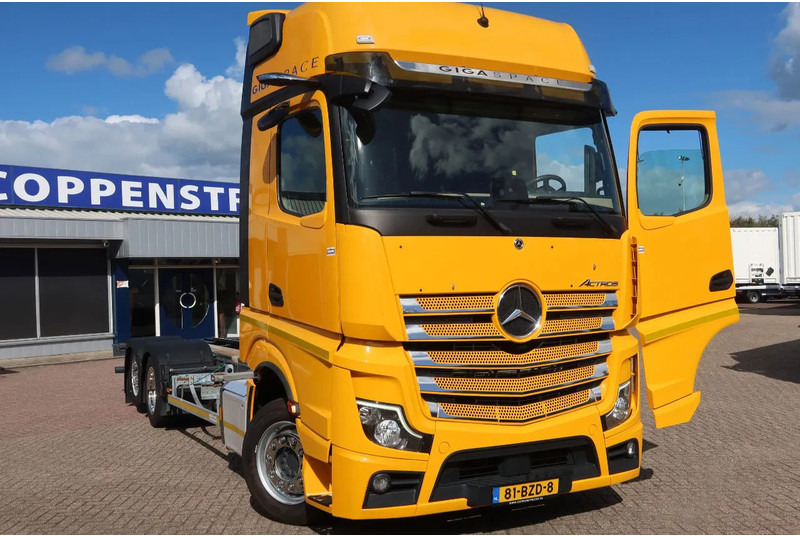Mercedes-Benz Actros 2642 LL Chassis Cabine Giga space - Kamion-šasija: slika Mercedes-Benz Actros 2642 LL Chassis Cabine Giga space - Kamion-šasija Mercedes-Benz Actros 2642 LL Chassis Cabine Giga space - Kamion-šasija: slika Mercedes-Benz Actros 2642 LL Chassis Cabine Giga space - Kamion-šasija
